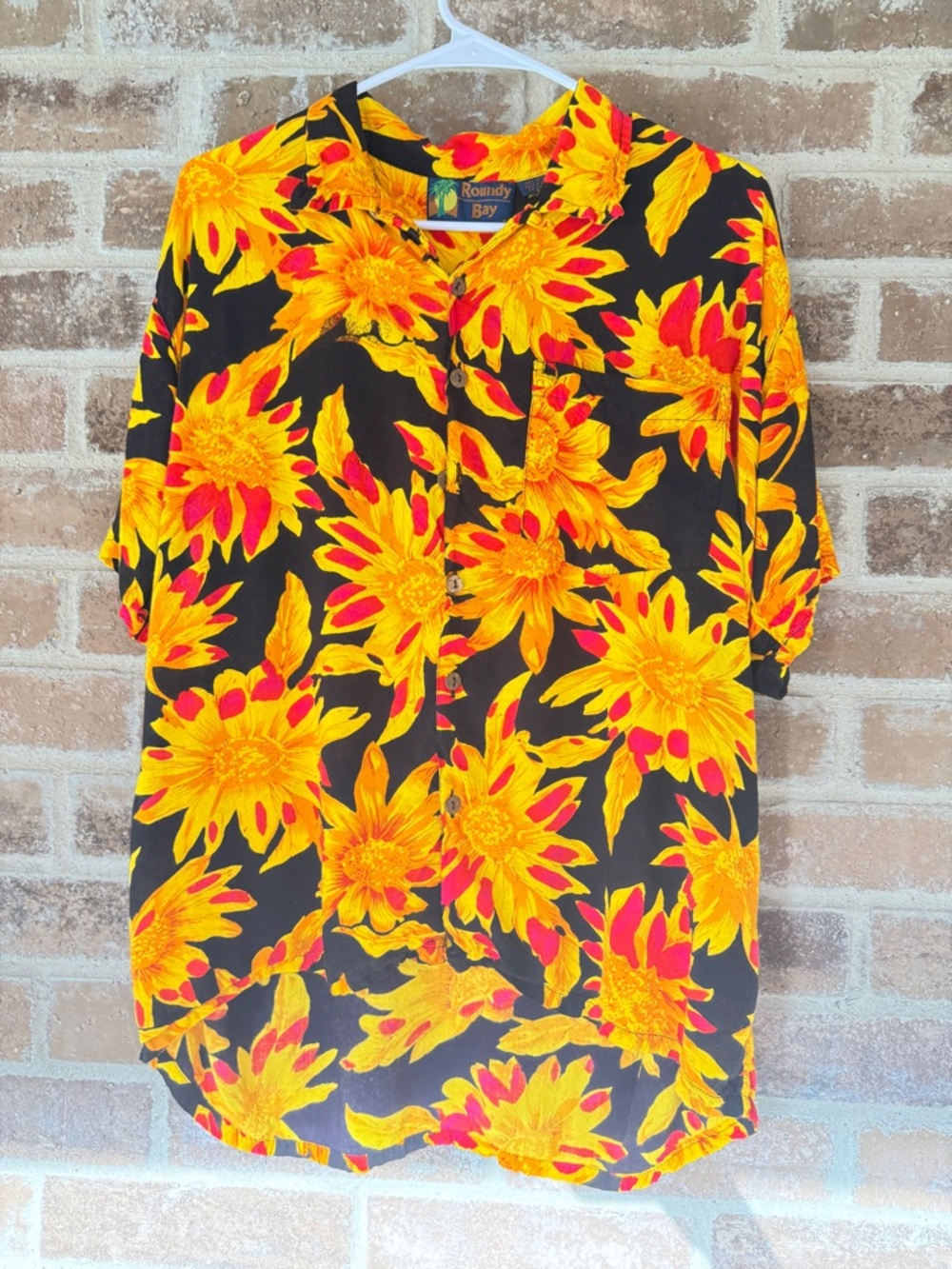 Vintage Roundy Bay Men's Black Floral Button-Down Shirt with Yellow Sunflowers